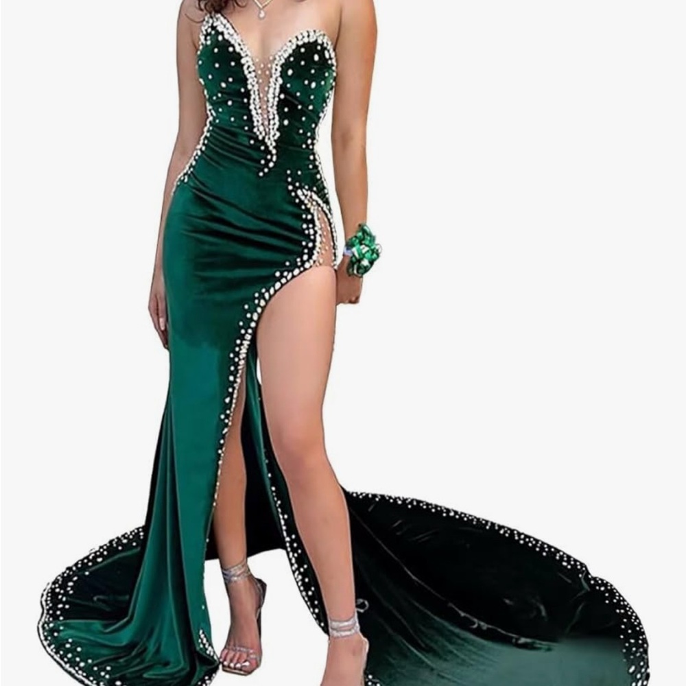 Elegant Green Velvet Evening Gown